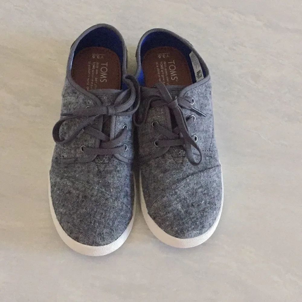 🎉1 hr Sale 🎉Boy toms shoes 💙
